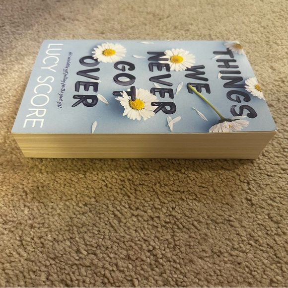Things We Never Got Over by Lucy Score – Paperback Romance Bestseller - Picture 2 of 4